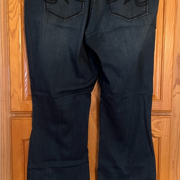 Seven X Melissa McCarthy - Picture 2 of 2